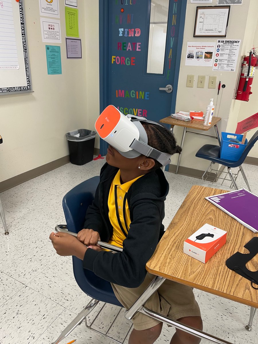 BrandeeNHarris's tweet photo. In the midst of creating their own planets, our 6th grade Immersive Media students took time out today to virtually explore the Galaxy! @BrowardSTEM @NewRenCavaliers   @HeartofAmericaF @BCPSInnovates https://t.co/x9yxtxhd0x