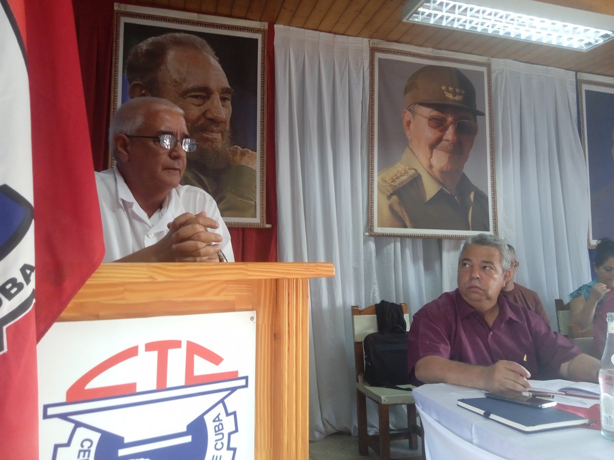 Fructífero intercambio con cuadros sindicales de <a href="/CtcProvPinar/">CtcPinarDelRío</a> sobre las transformaciones del escenario laboral en #Cuba🇨🇺, asociadas con la política de empleo y salarios. Ratificada la necesidad de elevar el liderazgo sindical ante los empleadores.
#CubaViveYTrabaja
<a href="/DiazCanelB/">Miguel Díaz-Canel Bermúdez</a>