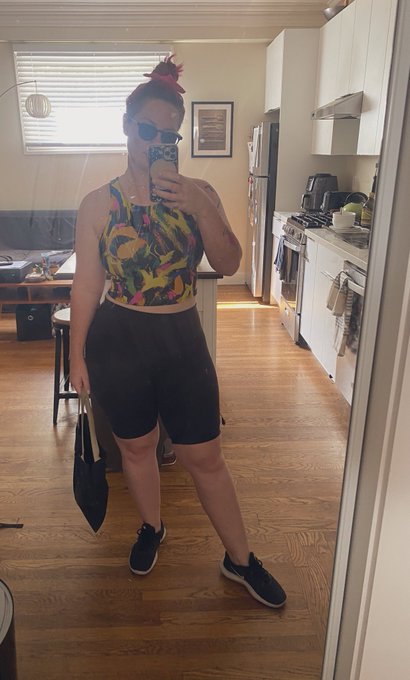 First day back to lifting after weeks of being sick and not able to workout 🥵  Decked out in my @lululemon<a href="/tag/flymetoyou"class="tags"><span>#flymetoyou</span></a>