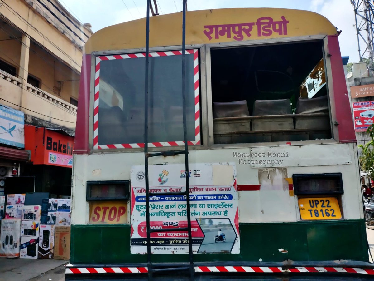 Vishal_396's tweet photo. रामपुर डिपो, बस के पीछे की तरफ का आपातकालीन हवा द्वार।
आपका अपना साथी 
#UPSRTC #UPRoadways #उत्तरप्रदेश #रामपुर #बरेली। https://t.co/p4QDwS07Bb