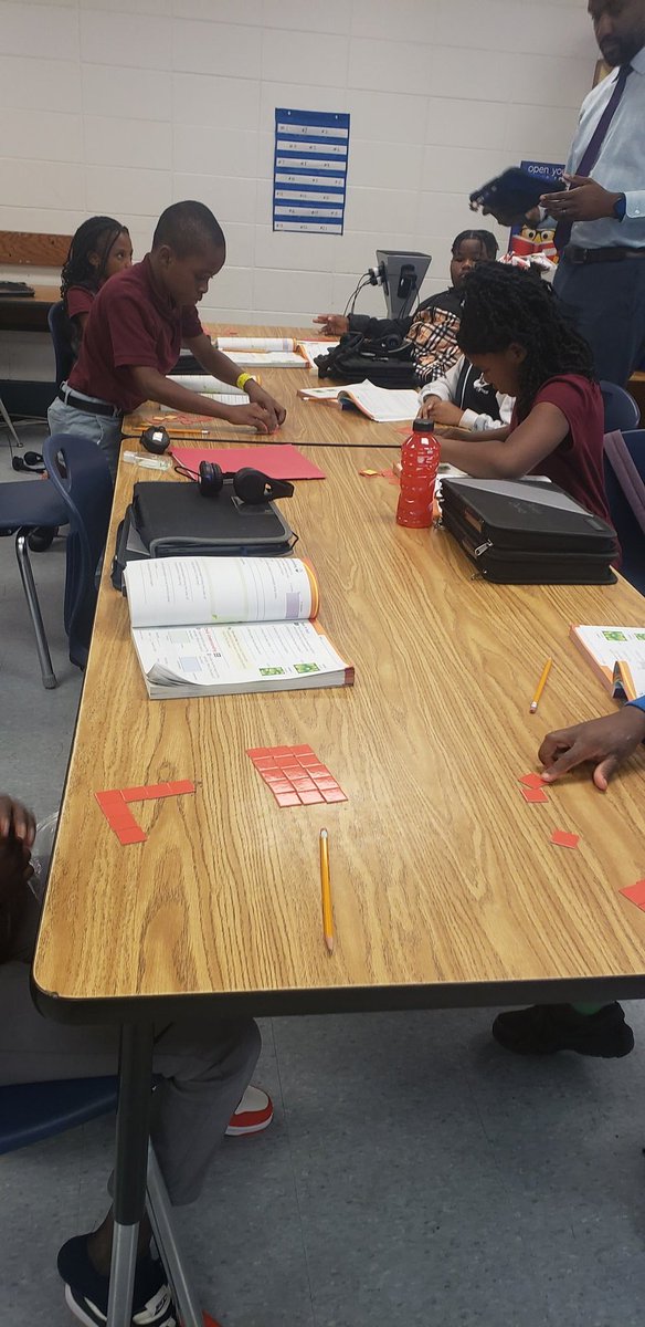HowardELEM's tweet photo. ๐ฃ Mr. Rose's 3rd grade class did an awesome job finding the area of a rectangle using manipulatives and other strategies. ๐๐พ๐๐พ๐๐พ His students were engaged and on task! Great job Mr. Rose!๐๐๐๐ #Babywildcats #hungryforknowledge #wildforsuccess #learning #leading https://t.co/lYvlshEqiO