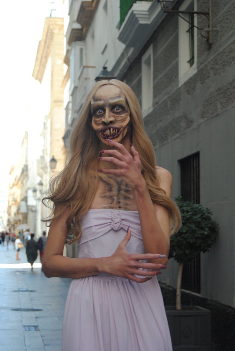 luciifer23ndz's tweet photo. Well, this is my final make up work inspired by Junji Ito's Miss Fuchi, although it's literally @junjiitofficial #Missfuchi #junjiito https://t.co/ijYqF0FcKY