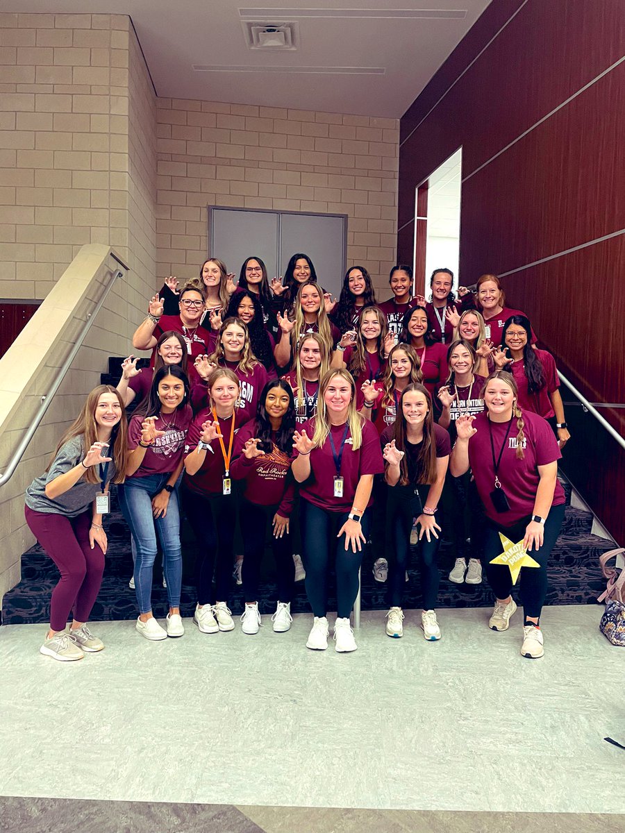 Bridgeland_SB's tweet photo. Bridgeland Softball stands for @Uvalde_CISD today. Our thoughts and prayers for a great first day back are with you 🤍❤️ #UvaldeStrong #UvaldeTx https://t.co/HYvyVUf2RT