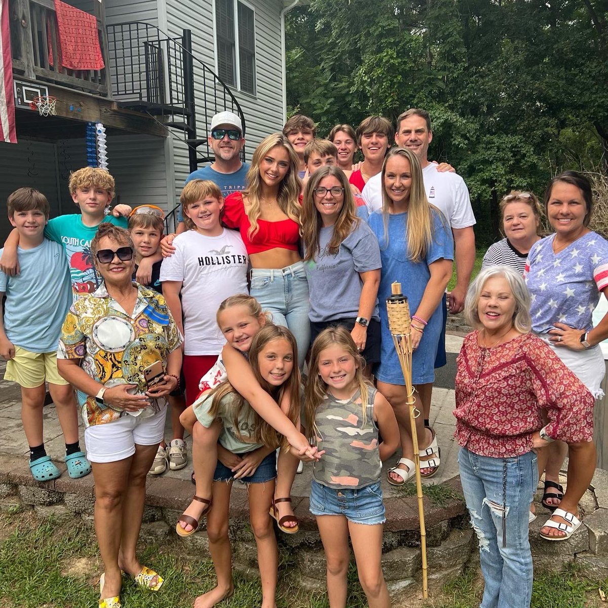 hannahgrauu's tweet photo. Thankful for my family and the sweet send off for @MissTeenUSA ! It was the perfect casual gathering! 💙❤️🤍 https://t.co/Cur28VWAjC