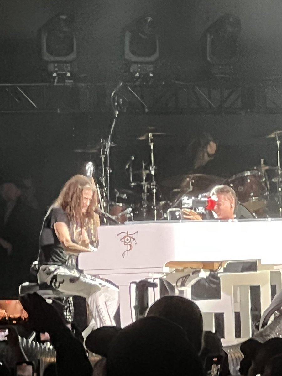 BobVannStarr's tweet photo. I got to see @Aerosmith the other night I’m Bangor #Maine they rocked! #Music #WritingCommunity #ArtistOnTwitter https://t.co/EL7fJMnuTP