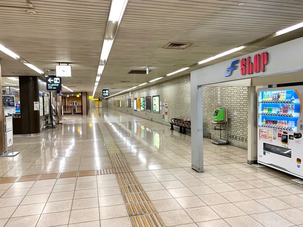 Chikamaru_info's tweet photo. #駅の公衆電話 シリーズ #H04
#馬出九大病院前駅 の公衆電話
駅名の読みが #まいだしきゅうだいびょういんまえ の16文字もあり、国内地下鉄読み仮名文字数が最多の駅として知られています。
今回は、駅名にちなみ、🐴に関係した #オレンジカード もご紹介します。
#福岡市地下鉄 https://t.co/ghnPBqwuvP