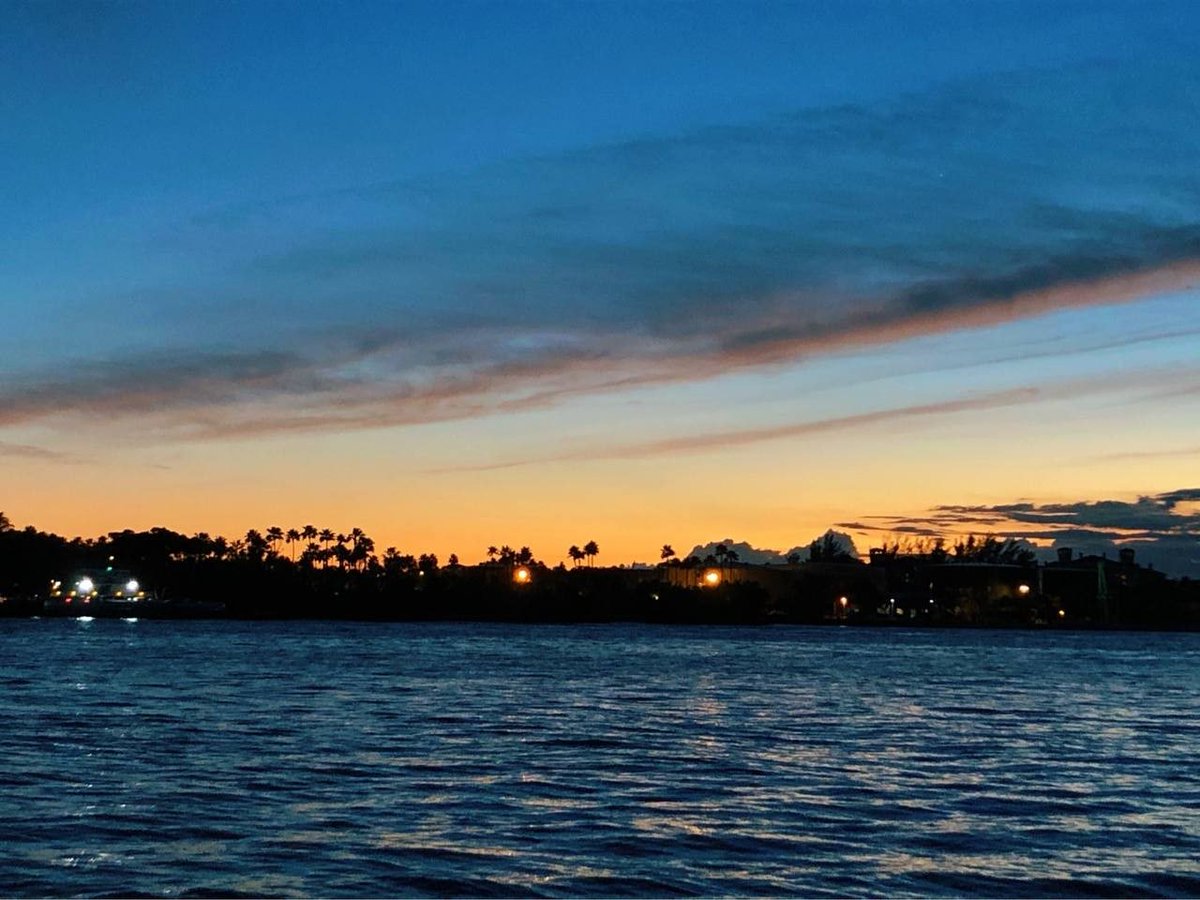 lnuhhs's tweet photo. The horizon is gradually orange, and I feel that the sunset is expected to slow down, which is gentle and hopeful.😉 https://t.co/dAPEZeCFHj