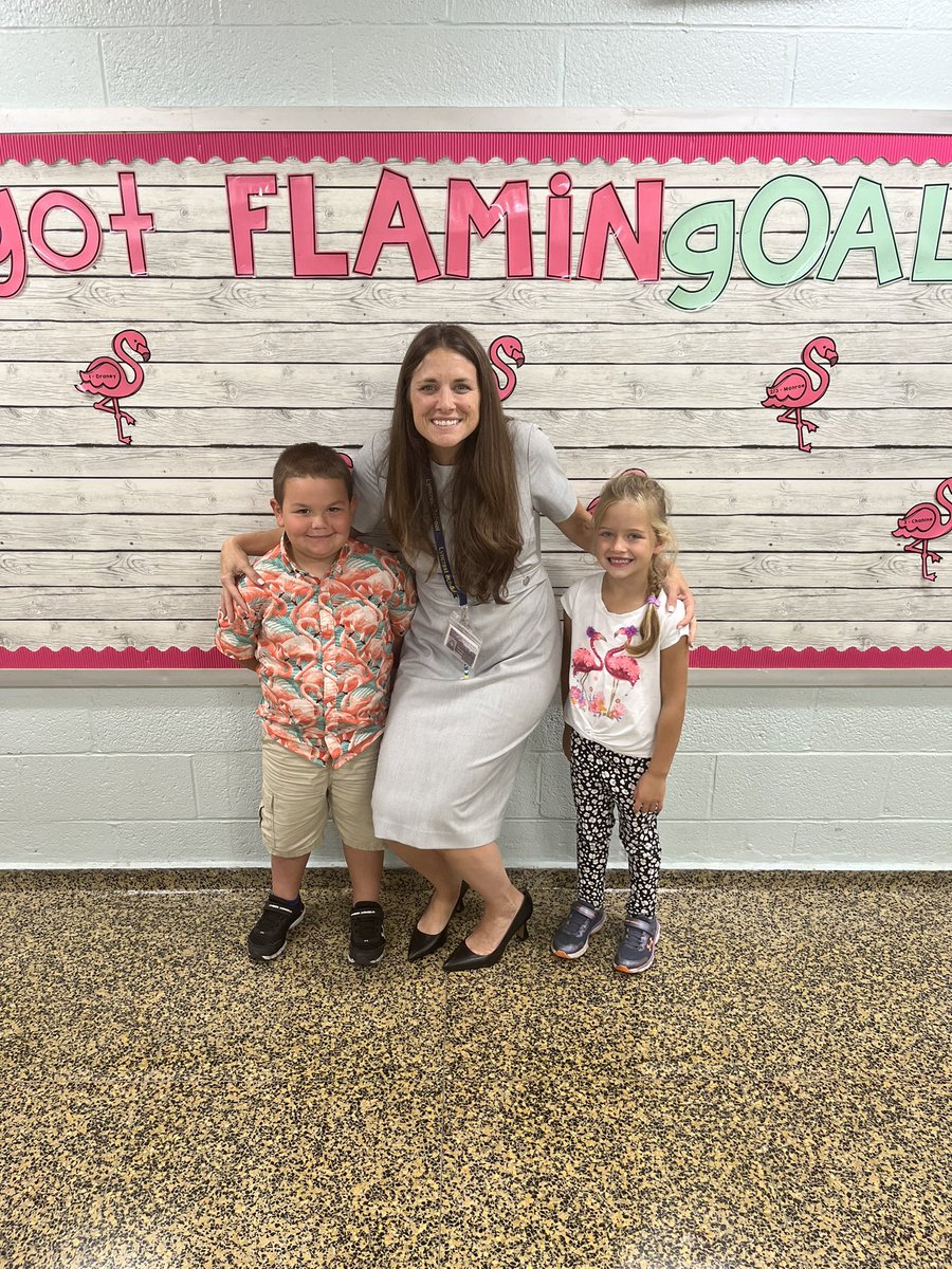 LyncrestSchool's tweet photo. These two Kinders came dressed to impress on our first day matching our school theme!  #lyncreststars #flamingoals https://t.co/HgPcB4wArh