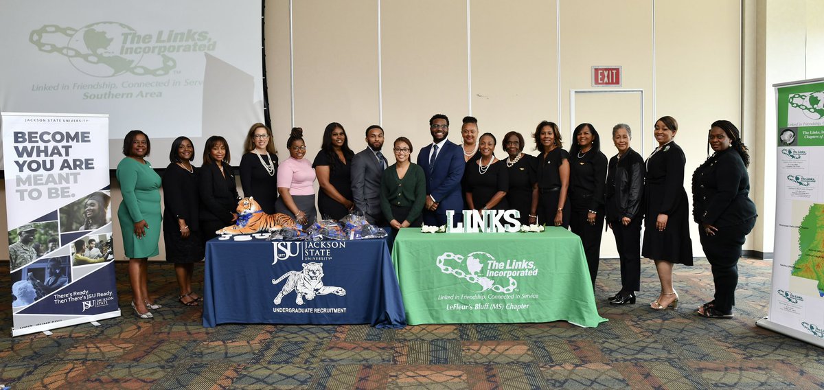 LBLinksChapter's tweet photo. Congrats to our Southern Area Servant Leader Scholars. Each received $5,000. Dr. Alisa Mosley, JSU Provost and Sr. VP for Academic Affairs, delivered remarks. Alauna Brooks, Anansia Carter, Akinola Gonzalez, Shetorsia Minniefield, and Ezra Snell, II #LBLinks #SALinksInc #LinksInc https://t.co/Btq6YzieV7