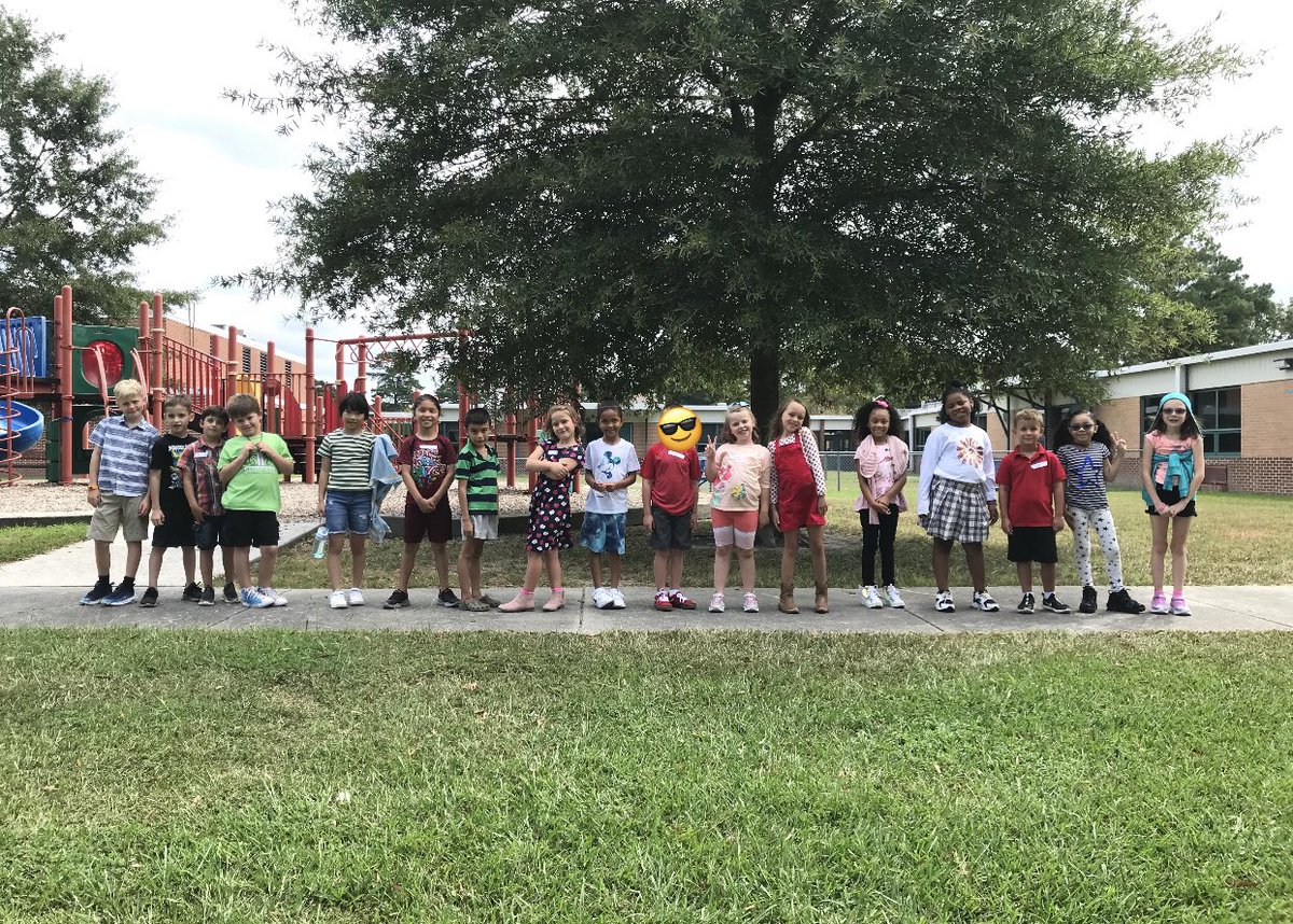 Miss_McNulty17's tweet photo. We had a great first day in 2nd grade! 🏄🏼‍♀️ @CJScarcelli @MalibuESVB @vbschools #VBDayOne https://t.co/jxn5mgCXFe