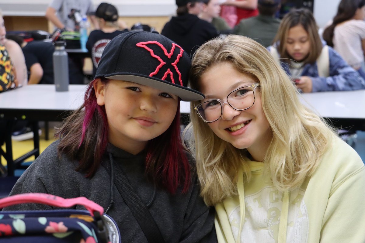 FMPSD's tweet photo. Welcome back spirits were at an all-time high today for @CompMinerTweets students. So many bright smiles ready to kickoff an amazing 2022/2023 school year!

p.s...thanks for the amazing lunch-time concert @dantulk!

#FMPSD #YMM #RMWB
@annaleeskinner https://t.co/8siyy35mID