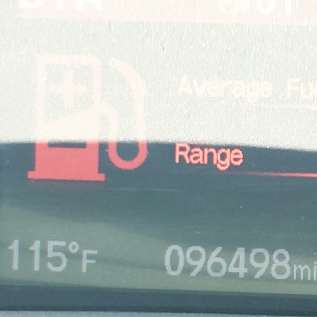 GreenEyes707's tweet photo. Can't deal with this #heatwave. Went from 94 at 11am to 115 at 1pm and 117 now. #dying #heatwave2022 #california #santarosa https://t.co/i1AcZ6Tf5G