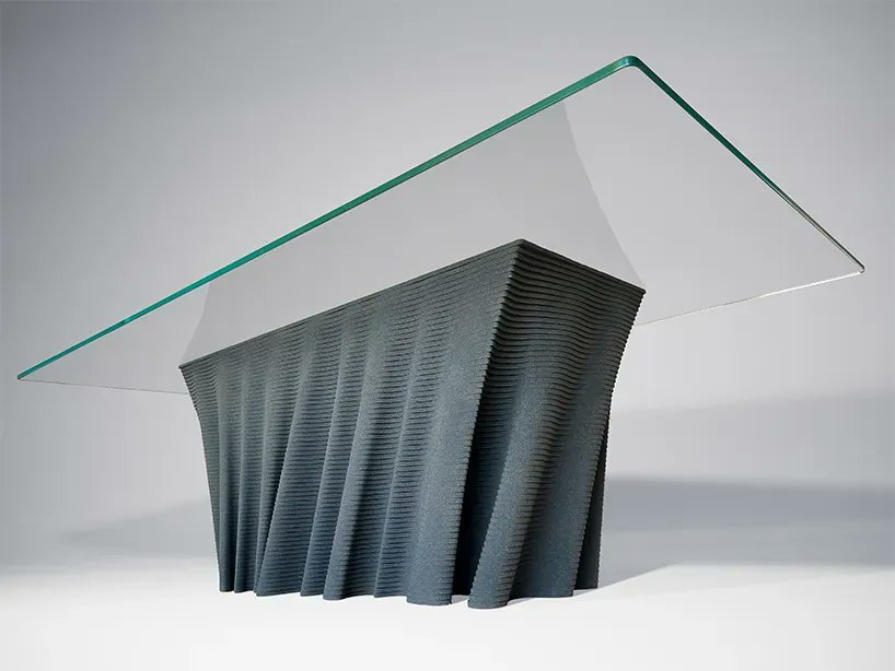 designboom's tweet photo. duffy london 3D prints free-flowing ‘dune’ table using black quartz sand 
https://t.co/MvHunTaGjr https://t.co/Hu07EuuDkU