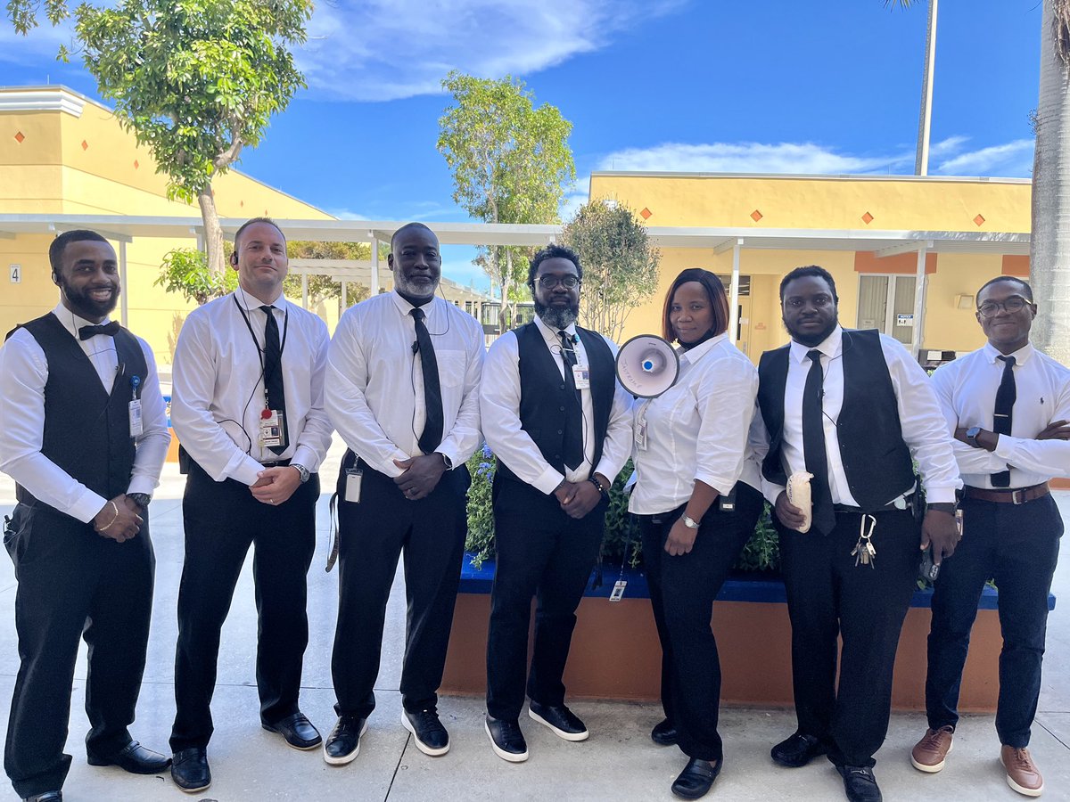 Today was the first day of Spirit Week! Twin day was in full effect with my team! I wonder what movie we modeled after👀 it was not Men in Black😁!