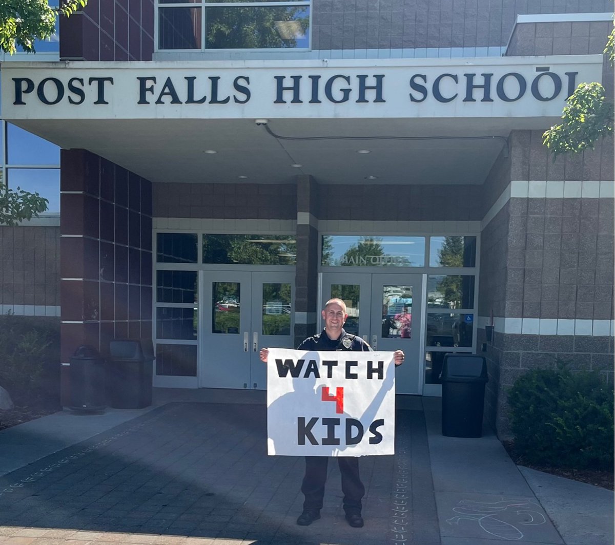postfallspolice's tweet photo. Our Post Falls PD SRO's, Officer Clark, Officer Helmuth and Officer Duce, were also excited to be back to in school.  Hopefully everyone had a great first day back!

#postfallspolice #pfpd https://t.co/0SemgpJIJN
