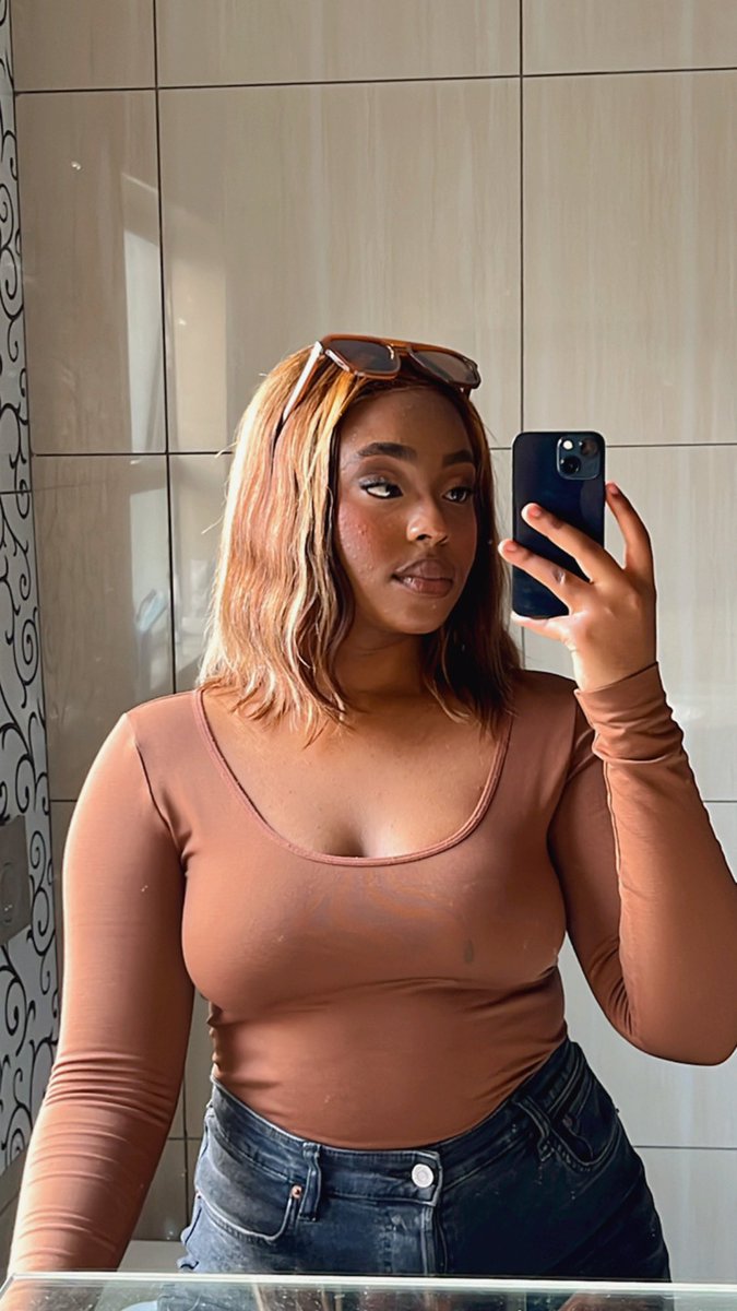_sunflwrbaby's tweet photo. it was said to never look like your problems 🥲. https://t.co/yTjwYkzohO