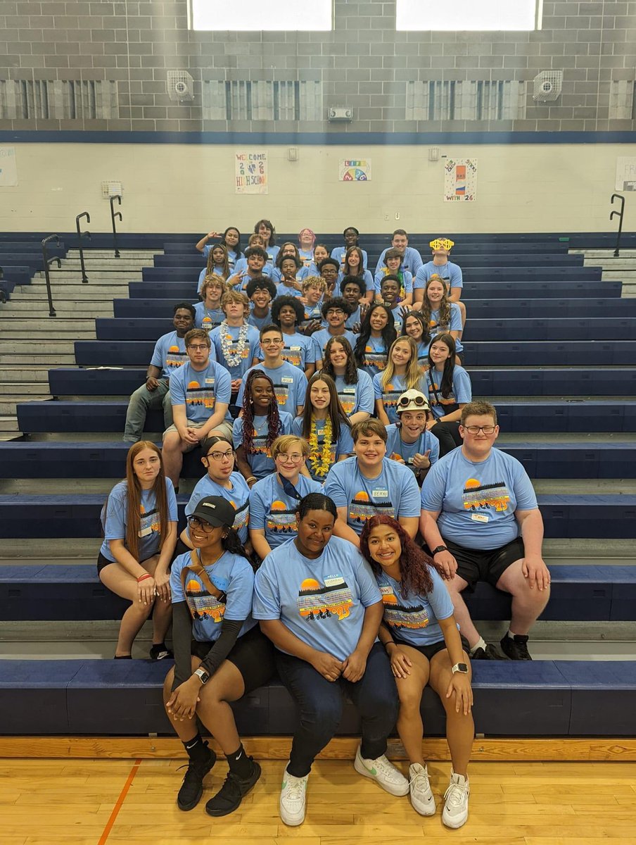 Lancer_Crew's tweet photo. These smiling faces in blue shirts are ready to help students have a successful first day @Eastridge_EICSD tomorrow! #BackToSchool #TotalSupport @EastridgePtsa https://t.co/BfCXLzs93O