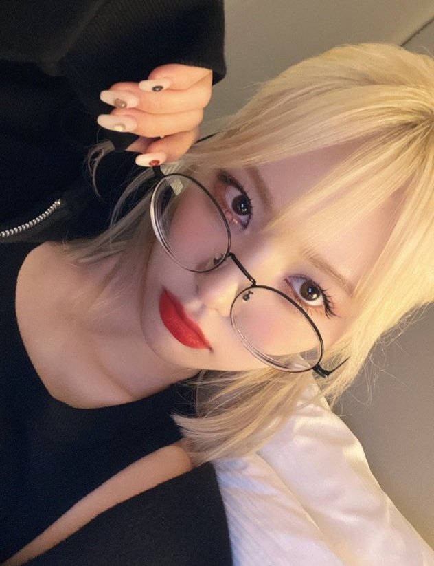 JSL00KS's tweet photo. THIS JINSOUL SELCA >> https://t.co/TW0yG1ogoW