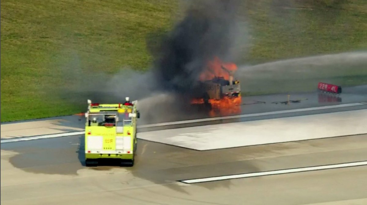 cbschicago's tweet image. BREAKING NEWS: Maintenance vehicle catches fire along runway at Midway Airport. cbsn.ws/3KPjOCm