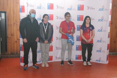 MindepLosLagos's tweet photo. Los tenimesistas Paz Moreira del Colegio “Proyección Siglo XXI” de Osorno y Jorge García del Liceo Manuel Montt de Puerto Montt se adjudicaron el Campeonato Regional de tenis de mesa en la categoría Sub 14, efectuado en el marco de los Juegos Deportivos Escolares. https://t.co/eZlBN3e7N2
