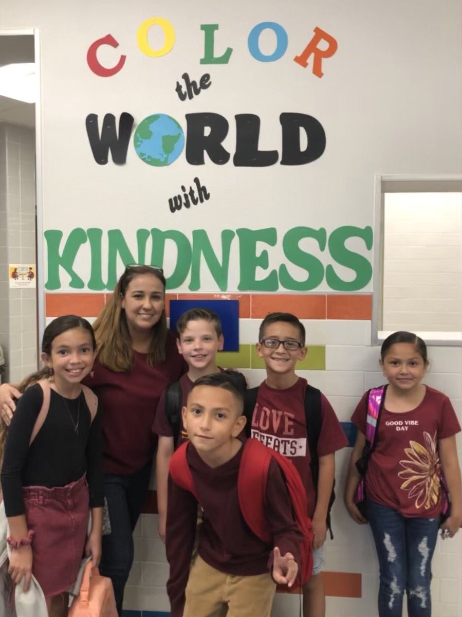 PSandoval_JCE's tweet photo. We love you Uvalde &amp; hope you had a great 1st day back to school! ♥️ #UvaldeStrong #TeamSISD https://t.co/UPhc4jEHU5