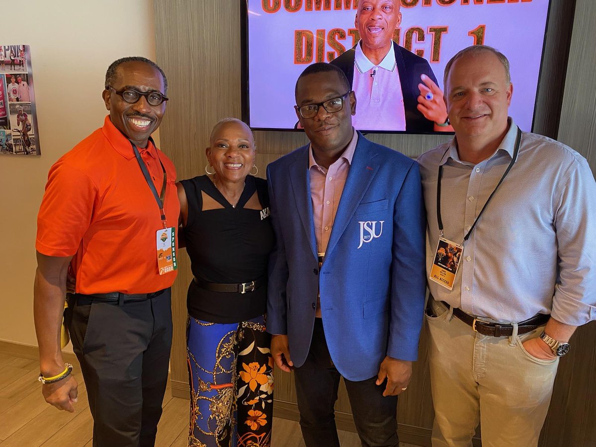 thomaskhudson's tweet photo. Much appreciation to the President of Denny's @DillonJohnW @becausewecare for donating $35K to @JacksonStateU student scholarships! Denny's has been a big supporter of HBCUs like JSU and is also the title sponsor of the @orangeblossomfc Thank you for your generosity @DennysDiner https://t.co/Y7ny8NKtoj