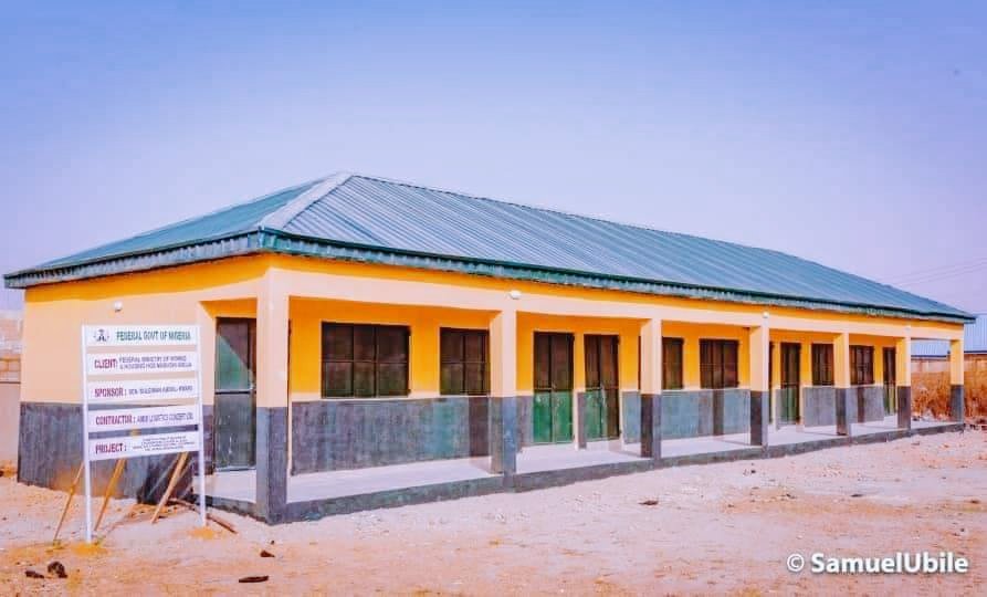 isnuhu's tweet photo. PROJECT FIFTY FIVE

#KwariProject65
#KwariAtWork
Construction and furnishing of one block of three classrooms at Lemu LEA Samaru Ward, Sabon Gari LGA facilitated by @Abdu_Kwari
@TrackaNG @BudgITng @NGRSenate @GovKaduna @haliluhassan @AminuAbuzayd https://t.co/yAsfZXV5RO