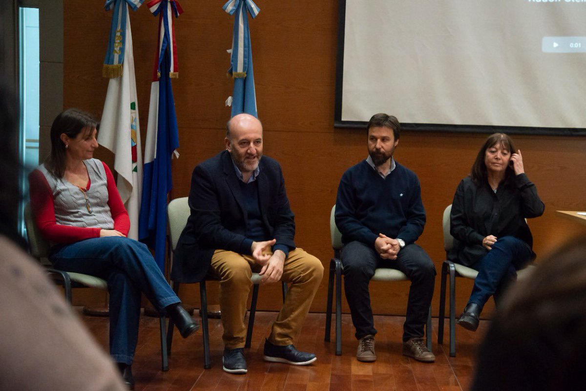 SaludRosario's tweet photo. Entregamos los certificados del "Curso de Introducción a las Plantas Medicinales" 🌱 

👉El curso tiene como objetivo aprender a reconocer y aprovechar las propiedades de las plantas medicinales, desde el abordaje del cuidado y la salud. https://t.co/onLXWbTxRp
