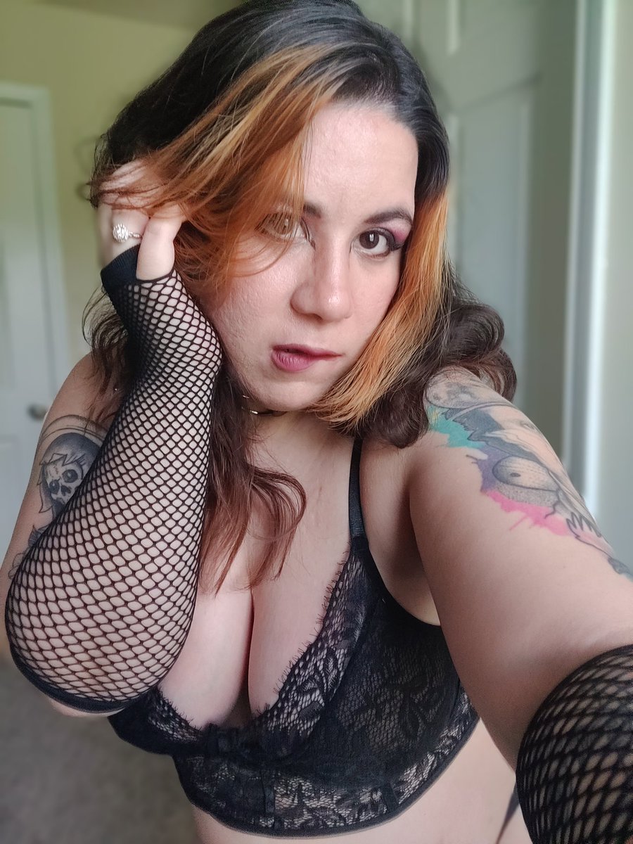 Kaybear_30's tweet photo. Gonna be posting more on my only fans page, this shoot was fun 🥰🌚

#onlyfans #babe #mommylovescum #creatingcontent #thicc https://t.co/ubE74LzGAF