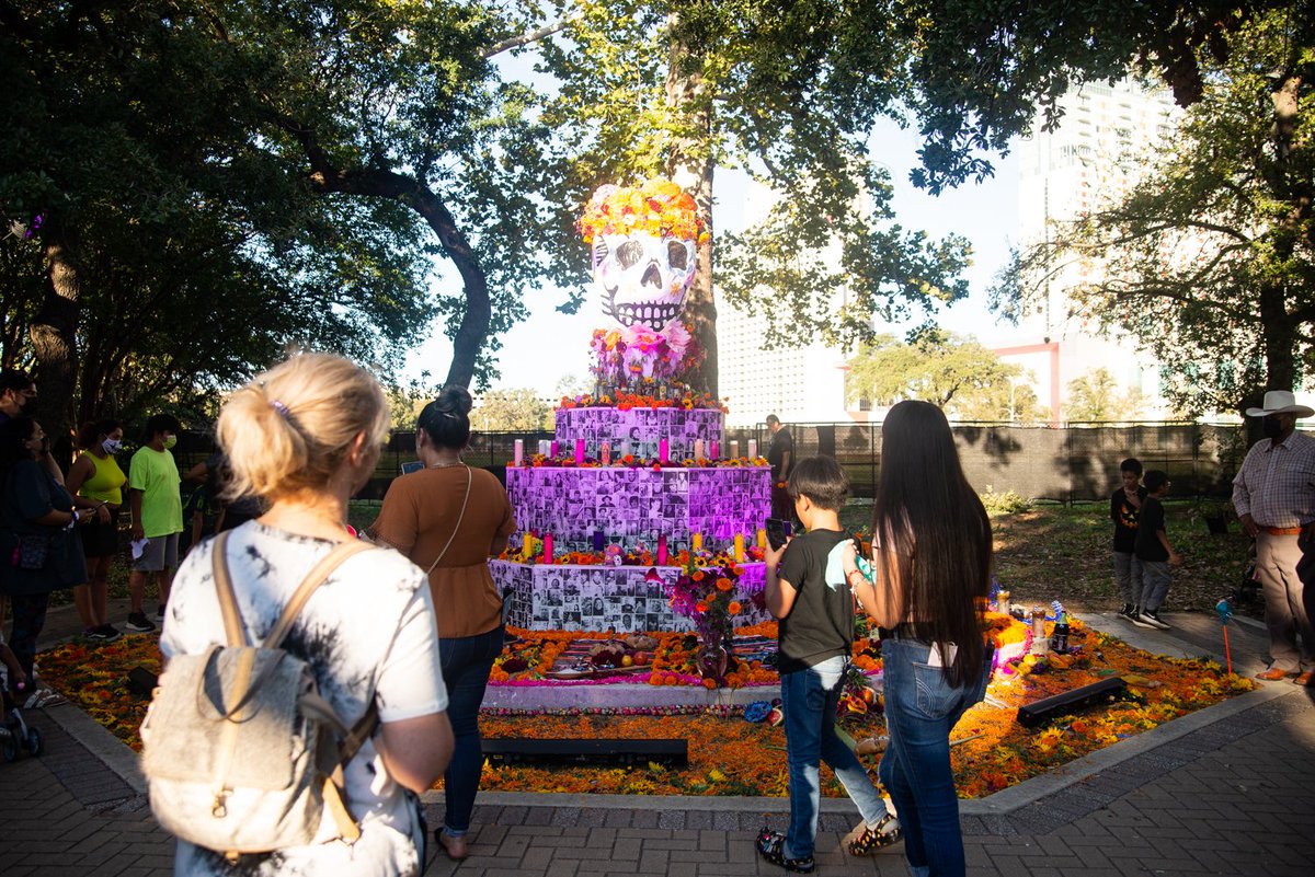 muertosfest's tweet photo. We hope everyone enjoyed the long Labor Day weekend. Now we can really start the countdown to Muertos Fest! TAG your #festcrew and save the date for October 29 & October 30 and join us at @hemisfair or watch on @ksatnews on Sunday 💃🏾💀🕯 https://t.co/AvfEeAMVSR