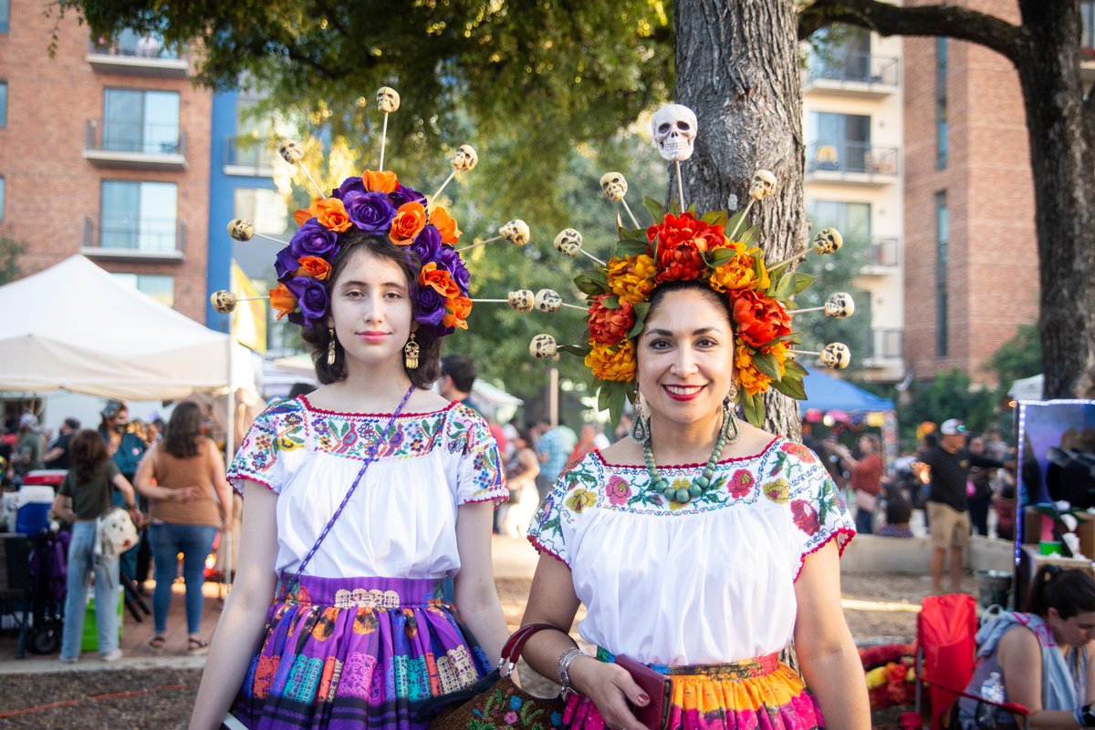 muertosfest's tweet photo. We hope everyone enjoyed the long Labor Day weekend. Now we can really start the countdown to Muertos Fest! TAG your #festcrew and save the date for October 29 & October 30 and join us at @hemisfair or watch on @ksatnews on Sunday 💃🏾💀🕯 https://t.co/AvfEeAMVSR