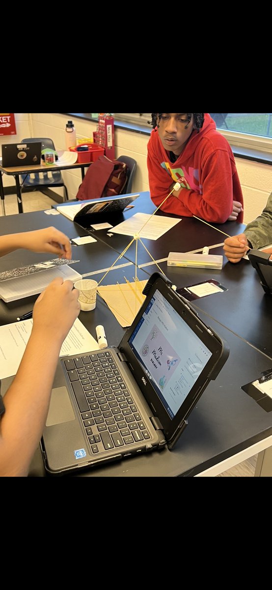JMadison007's tweet photo. Who knew teenagers would be so engaged with spaghetti and marshmallows? 😂#NNPS #DHSscience https://t.co/Dzr0oU5ZjE