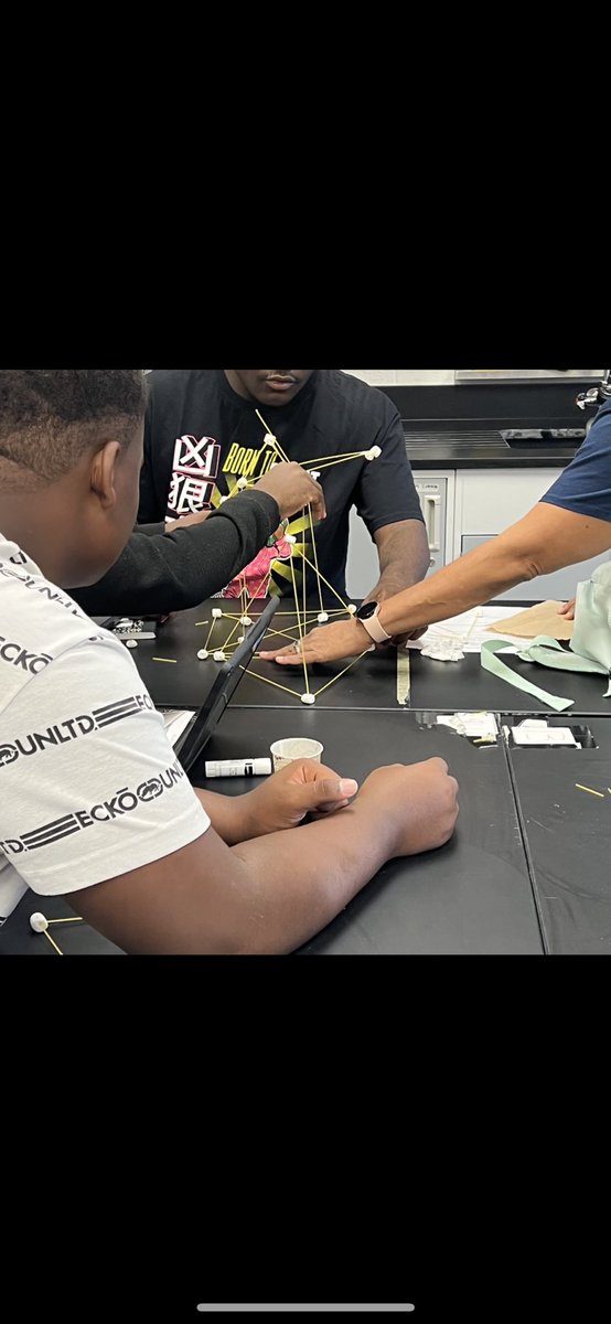 JMadison007's tweet photo. Who knew teenagers would be so engaged with spaghetti and marshmallows? 😂#NNPS #DHSscience https://t.co/Dzr0oU5ZjE