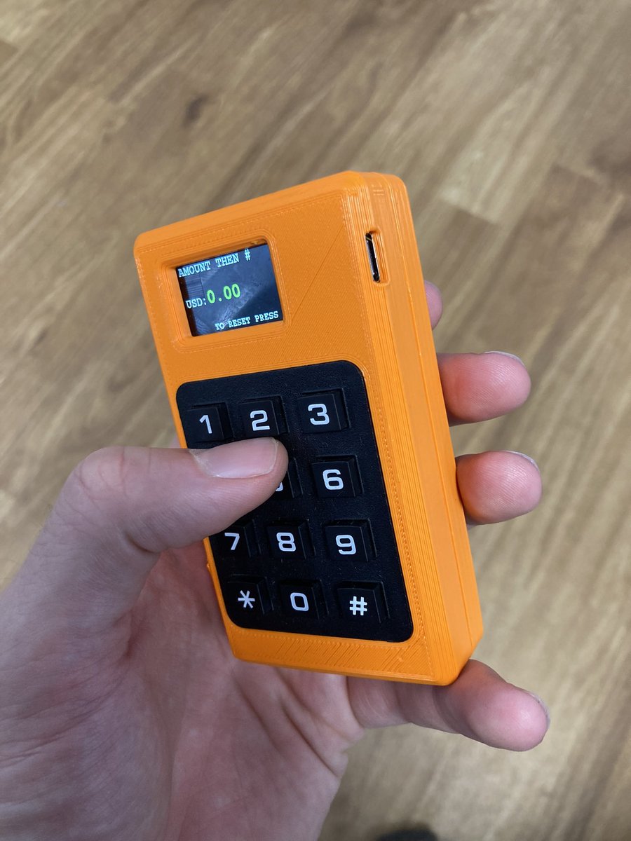 lucasdcf's tweet photo. 1. @arcbtc vai te ensinar a montar sua própria @ln__pos. Essa maquininha vai te permitir receber pagamentos via #LightningNetwork (mesmo que você esteja offline) de uma forma bem divertida. Vc pode até fazer uma faucet pros amigos utilizando esse dispositivo! https://t.co/wMny2TeNWT