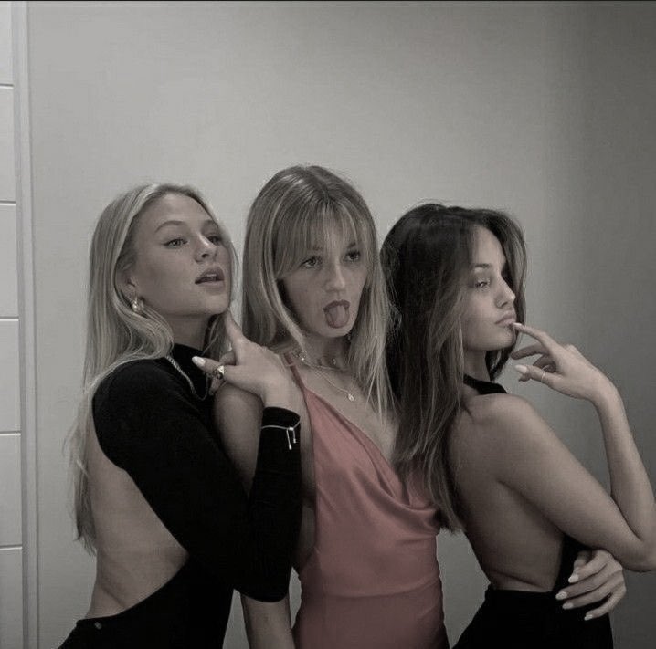 LaVeraVenere's tweet photo. le mie ladies dal giorno uno <3 
0006 https://t.co/xygZvIvlSJ