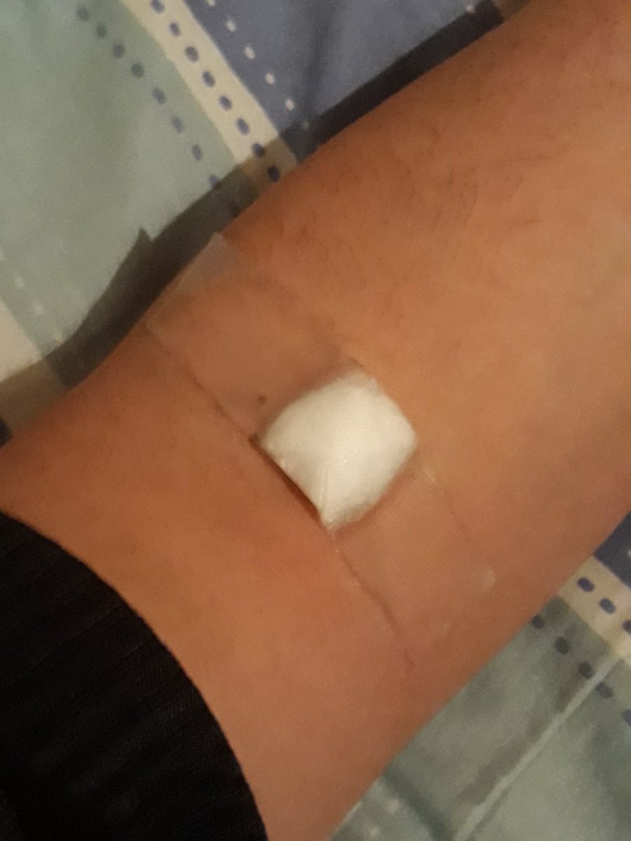 VasconcellosJD's tweet photo. Mientras aún sigo pensando ante la burla de millones, y al ver salir la tinta gota a gota, entiendo que no es lo mismo caridad que solidaridad. https://t.co/GyGypZWEZW