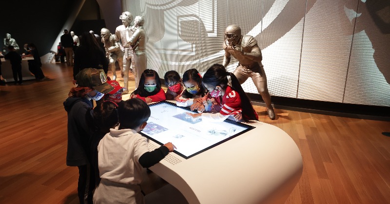 49ersFoundation's tweet photo. After nearly three years, we are thrilled to welcome students back to @levisstadium for the reimagined 49ers EDU presented by @Chevron Home &amp; Away program! We are excited to continue our mission of inspiring our Bay Area youth to become the next generation of STEAM leaders. https://t.co/oJZswXOY9Y
