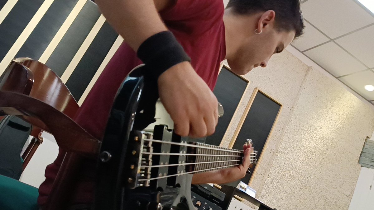 8Goikoo's tweet photo. Deserrite🎸🎛️✅ https://t.co/pP1PO1GmDO