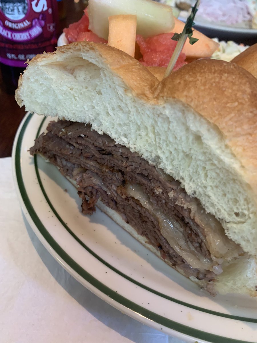 pasadenadining1's tweet photo. @brentsdeli gets a 8.4 Brisket andSky high Turkey 🦃 Sandwich #jewishdeli supreme! Service was friendly not fawning #eatlocal #westlakevillage https://t.co/IXMgROiK3G