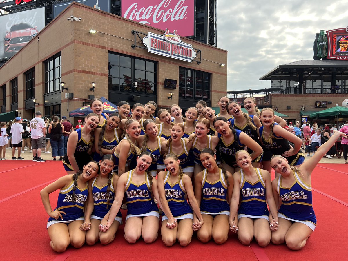 FHVikings's tweet photo. Our GG’s getting ready to perform at Busch Stadium tonight! https://t.co/wfPIxTrKzK