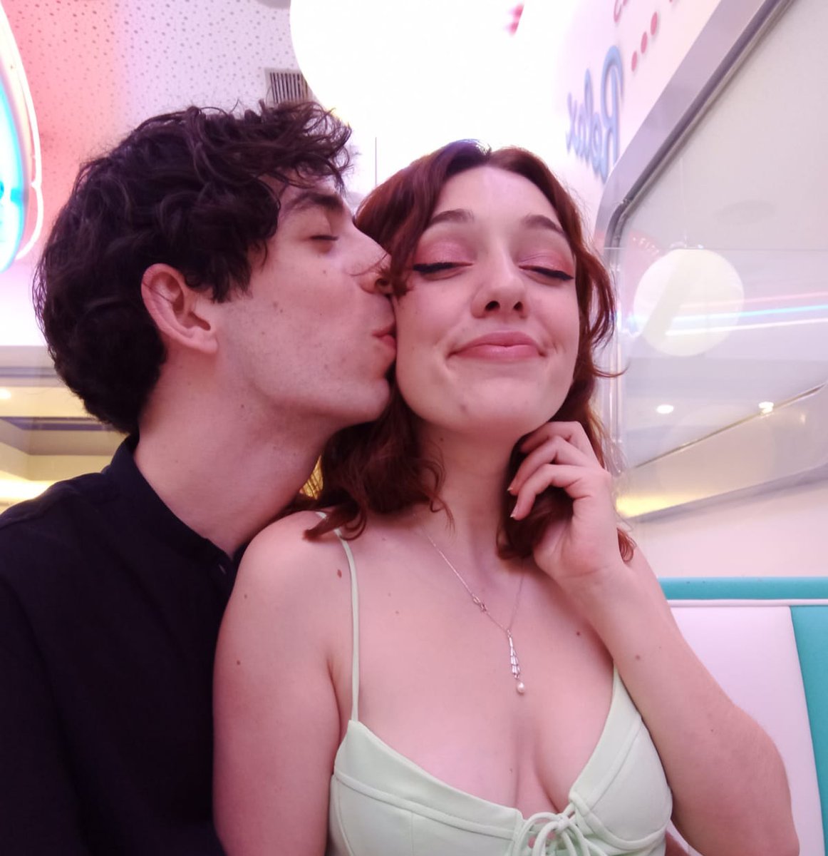nectarinacore's tweet photo. Y hoy se cumplen 3 años saliendo con Lisa <3 
La quiero MUCHISIMO Y QUIERO SEGUIR CON ELLA MUCHO MÁS 🖤🖤🖤

Ahora procedo a ser feliz hasta el 8 https://t.co/bOdOqWCxiQ