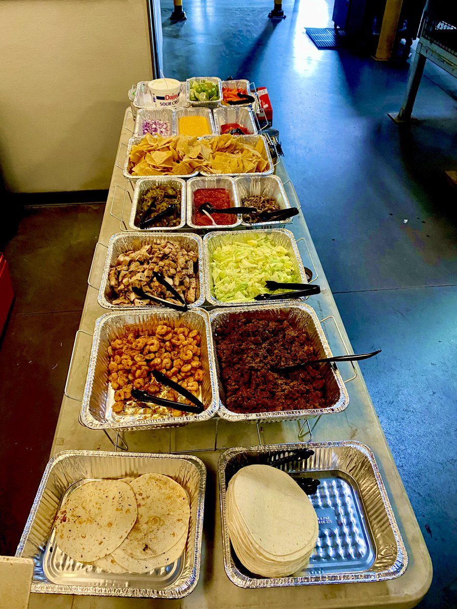 NateIn5594's tweet photo. It’s #TacoTuesday in @Lakeshore5594 We’ve got Beef tacos, Baja Shrimp tacos, chicken fajita tacos, nachos and all the fixins. Starting the new month and back to school with some energy ! https://t.co/58cHdbEoG2