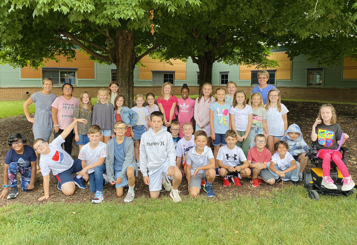 Our class had a fantastic first day of Fourth Grade together! #sayresharks <a href="/SLCSSayre/">Sayre Elementary</a> <a href="/SLCSD/">South Lyon Community Schools</a> #slcsday1