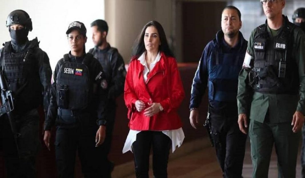 el_carabobeno's tweet photo. Condenada a prisión hija de Aída Merlano por ayudar a su madre a fugarse https://t.co/lnMTr1tddQ https://t.co/o9KGCrIMm2