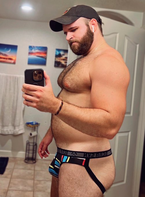 Feelin my curves ↩️💪 https://t.co/FcXdFPoqcN