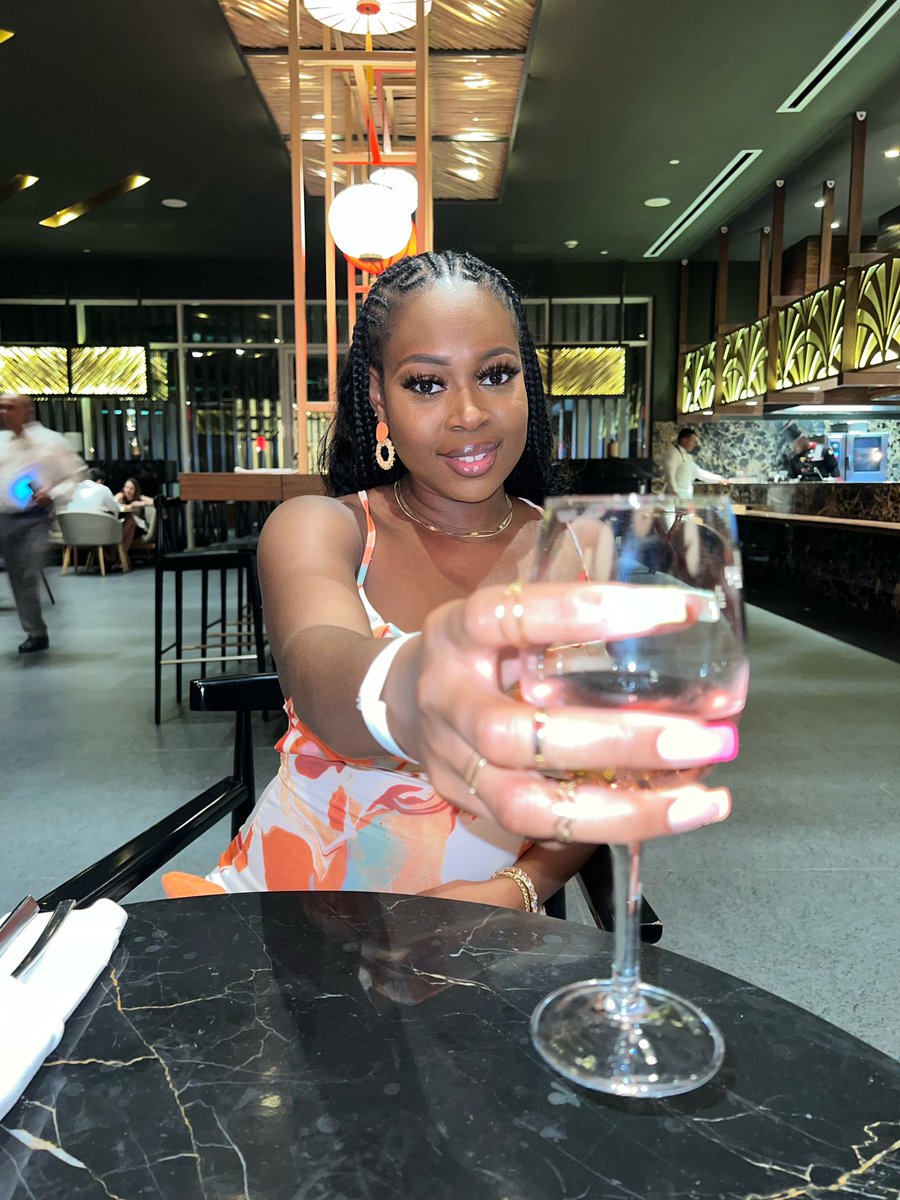 iam_Linnette's tweet image. Just a masterpiece tryna master peace ✨