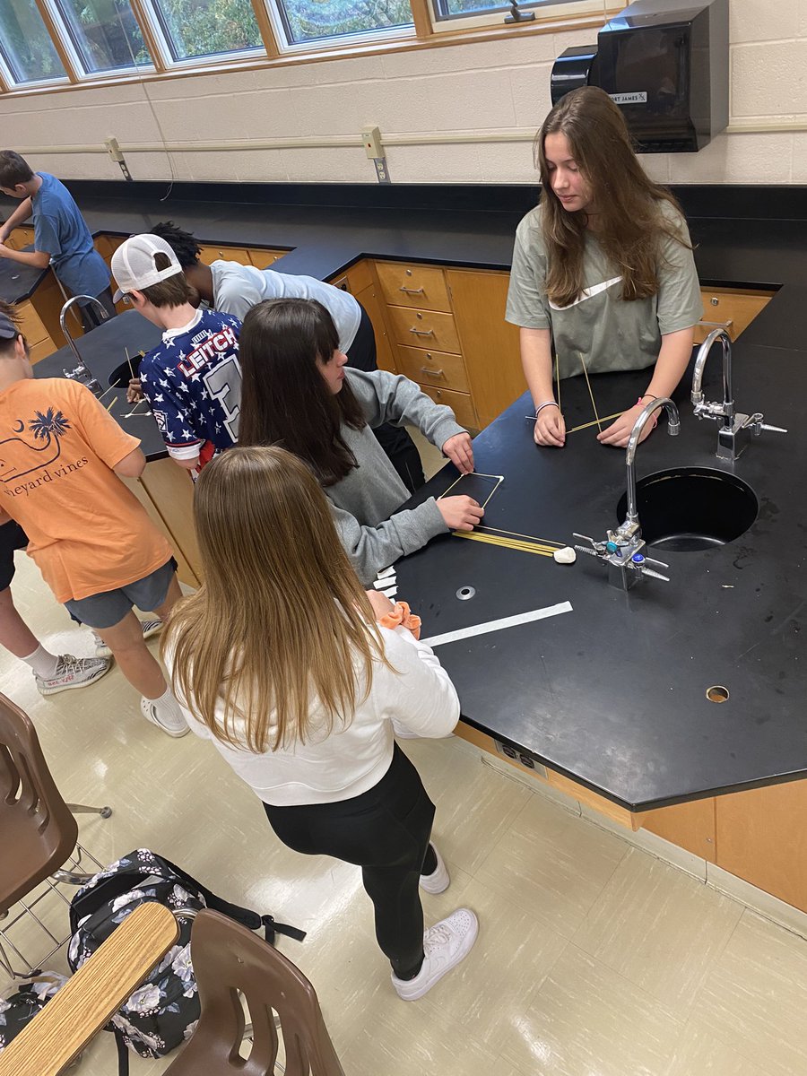 For even more collaboration, cooperation, and building #relationshipskills Mr. Kohan’s 7th grade science classes challenged each other to engineer the tallest structure! Lab groups worked together and rose to the challenge! #OurTimeToShine #CalvertShines 💚🐊☀️