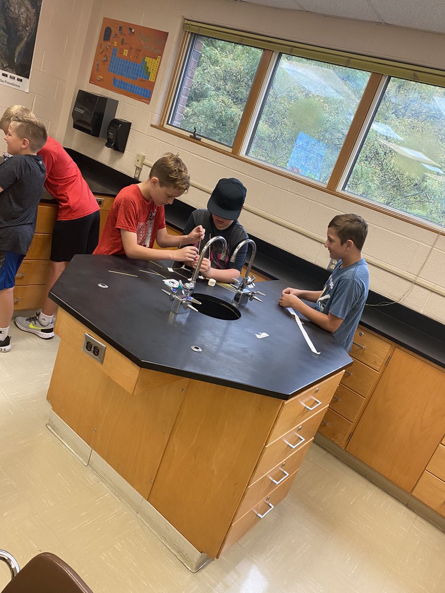 PlumPointMSCCPS's tweet photo. For even more collaboration, cooperation, and building #relationshipskills Mr. Kohan’s 7th grade science classes challenged each other to engineer the tallest structure! Lab groups worked together and rose to the challenge! #OurTimeToShine #CalvertShines 💚🐊☀️ https://t.co/FxFYHStXUr