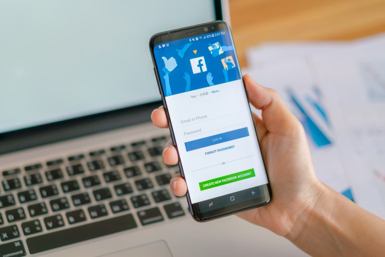 iMedicsInc's tweet photo. #iMedics:. 
Tell me it's not so.
A new study shows how websites &amp; apps gather people’s sensitive health-related info #patientdata, #digitalhealth sometimes without consent, &amp; channel it to the social media giant to generate business.
 a #HIPAA violation? 

https://t.co/0xQ9WQeojM https://t.co/llmqduYVtl