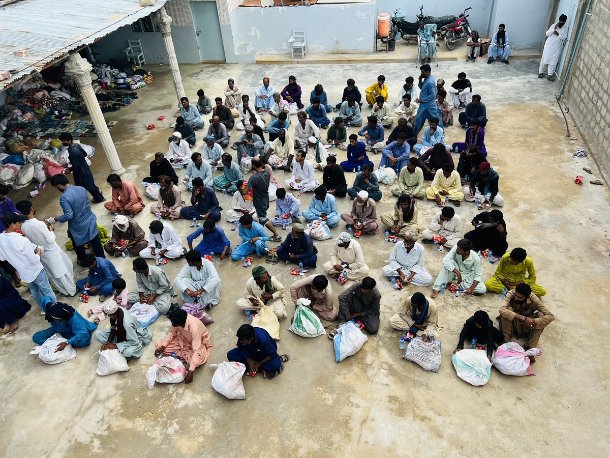 Saadriazkagdi's tweet photo. Alhamdulillah covered Balochistan (Bella &amp; Uthal), Thatta, &amp; Khairpur (PirJogoth)

Covered 1000 families Alhamdulillah! 

Please remember me &amp; my family in your prayers.

Thank-you, @shafaywahidi &amp; @rha_pakistan for your support.

#FloodsInPakistan #Helpchangetheworld https://t.co/iBCwQ4jO2B